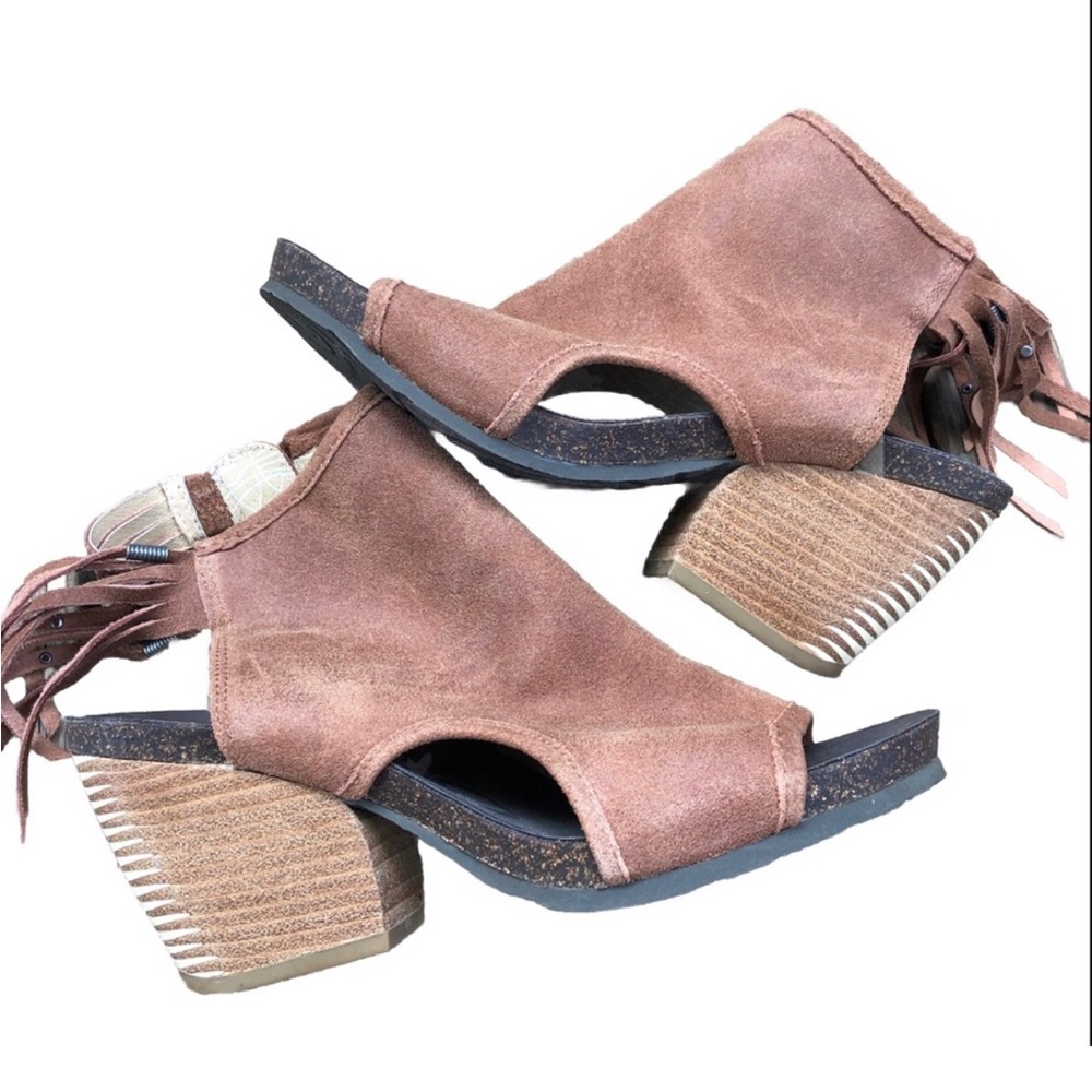 OTBT Free Spirit Leather Tassel Peep Toe Heel Sandals. Size 8.